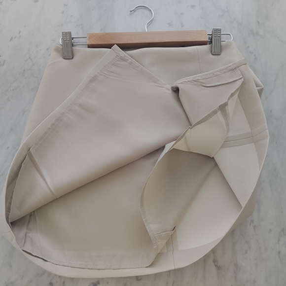 Aritzia | Sunday Best Beige Vegan leather skirt size 4 - Autumn/Winter - Picture 4 of 5